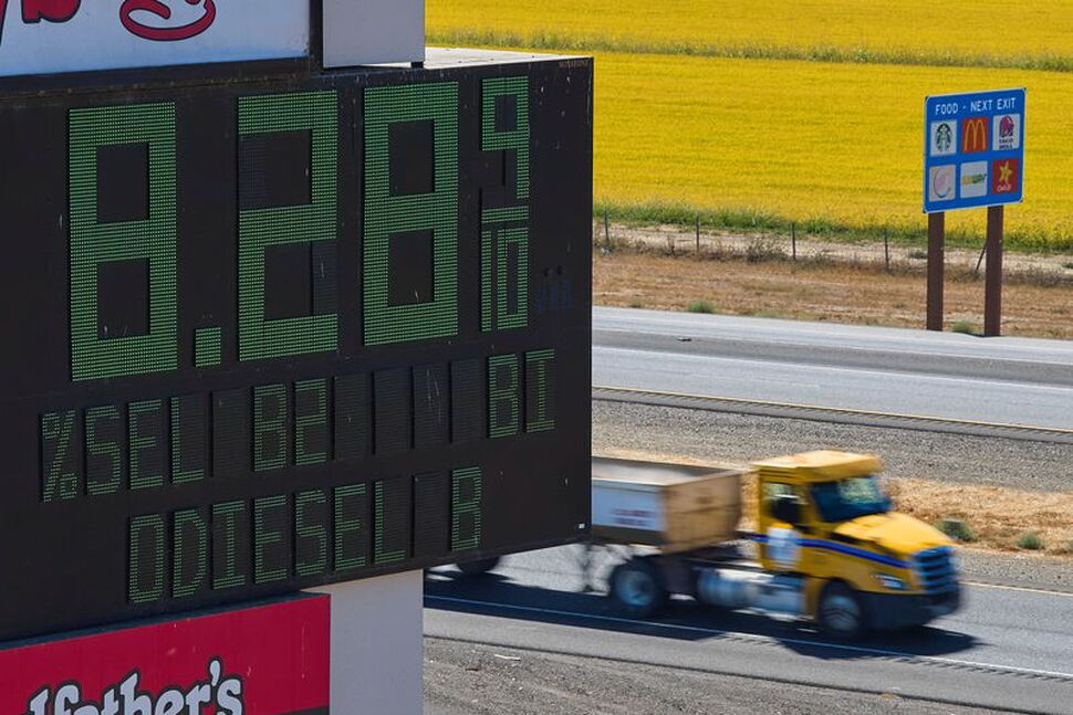 As Iran War Drives up Gasoline Prices in US, Trump Blames Ukraine, Democrats