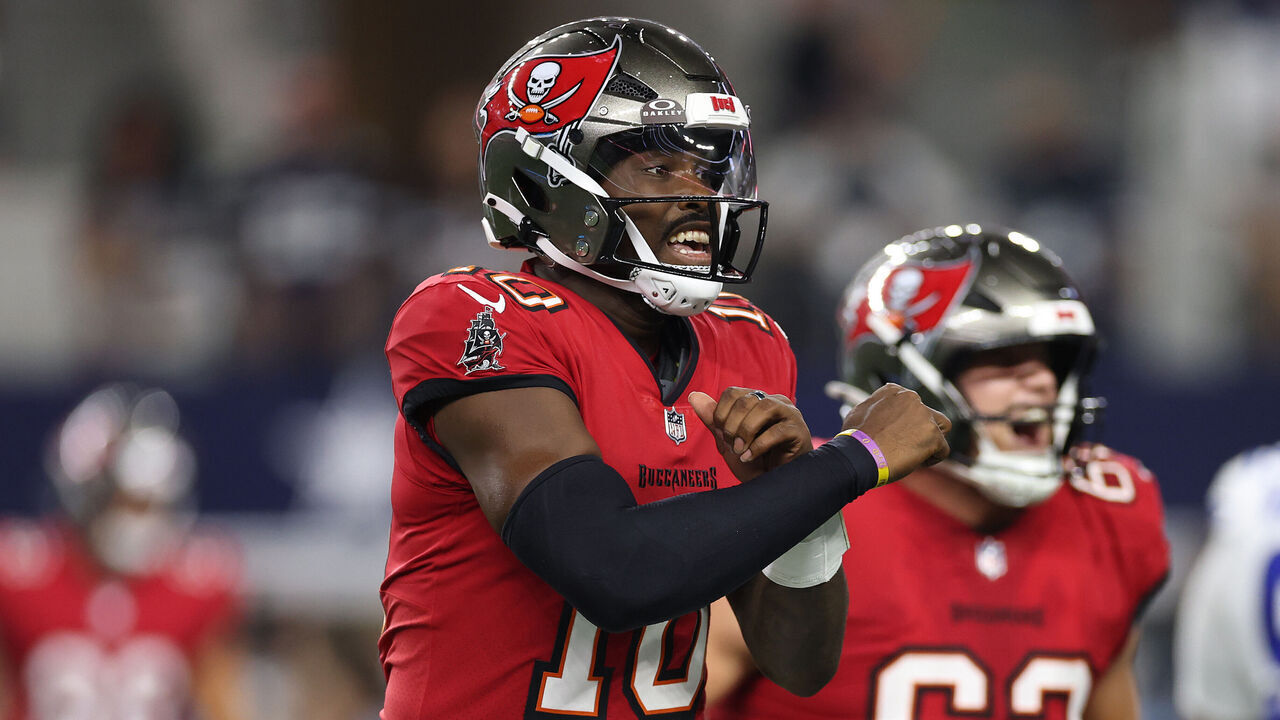 Undrafted Daniels, Bucs stun Cowboys on TNF for 1st win of