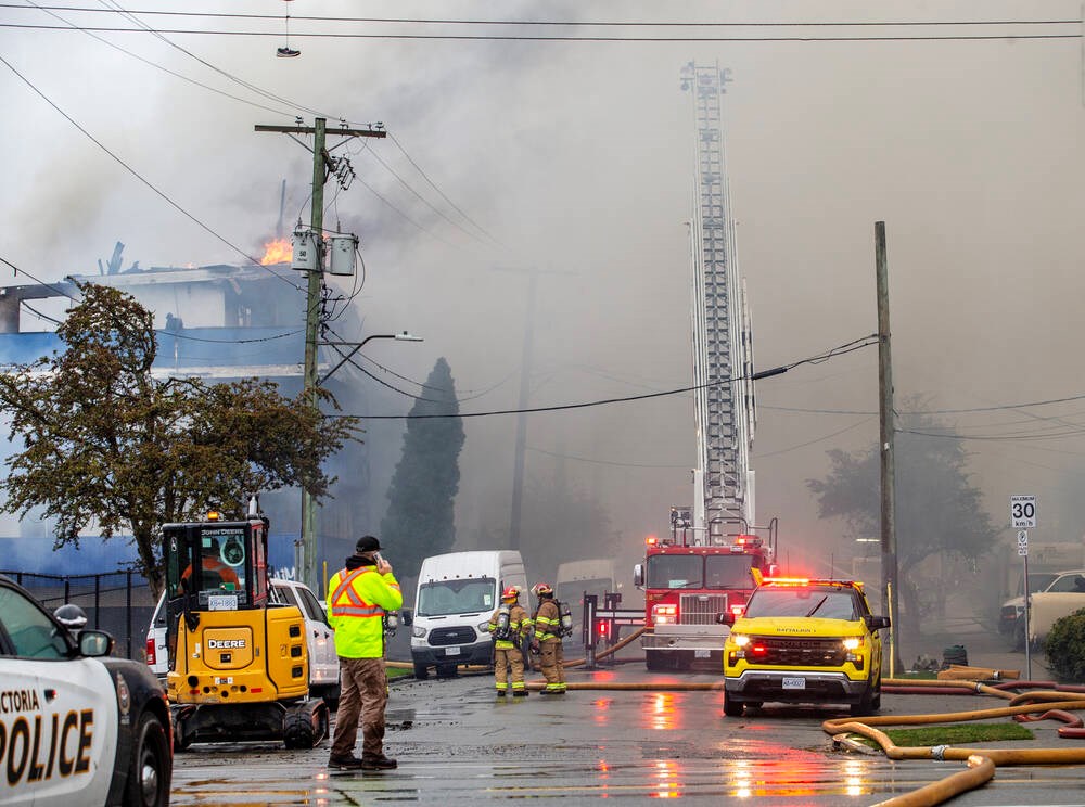 Abandoned hotel engulfed by fire in Victoria