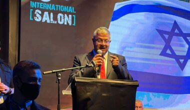 Israel's Election Is Becoming a Duel. The Prize: Leading a Unity Government